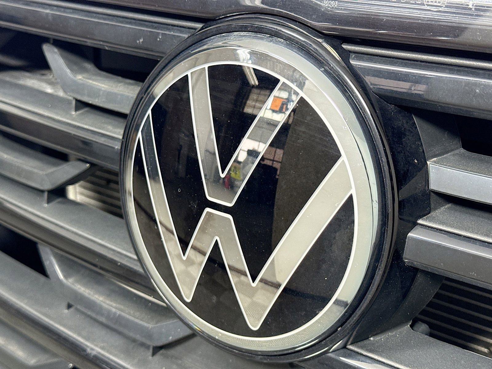 Certified 2024 Volkswagen Atlas Cross Sport SE w/ Panoramic Sunroof Package AWD/4WD image 30