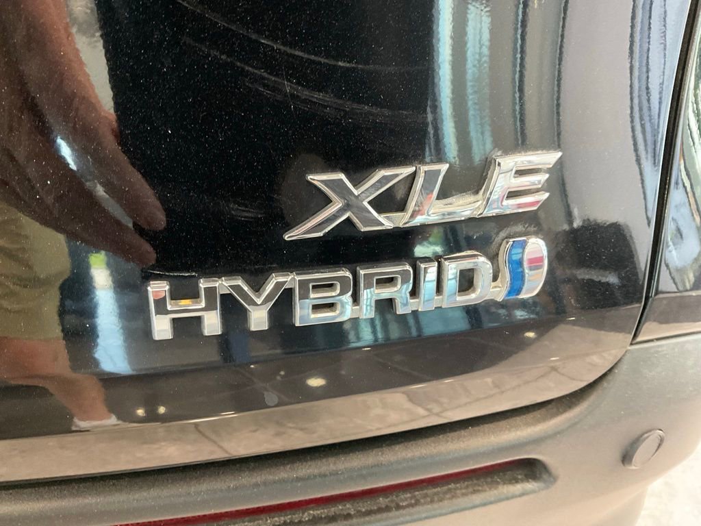 Used 2021 Toyota Sienna XLE w/ XLE Plus Package image 26
