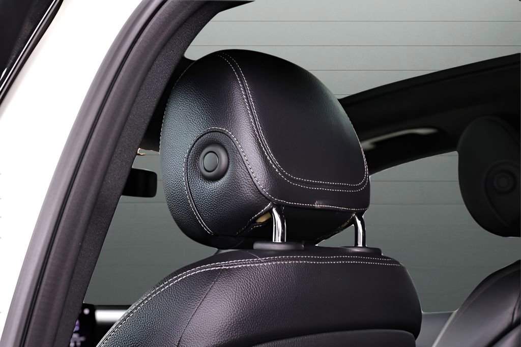 Used 2022 Mercedes-Benz GLC 300 4MATIC image 54