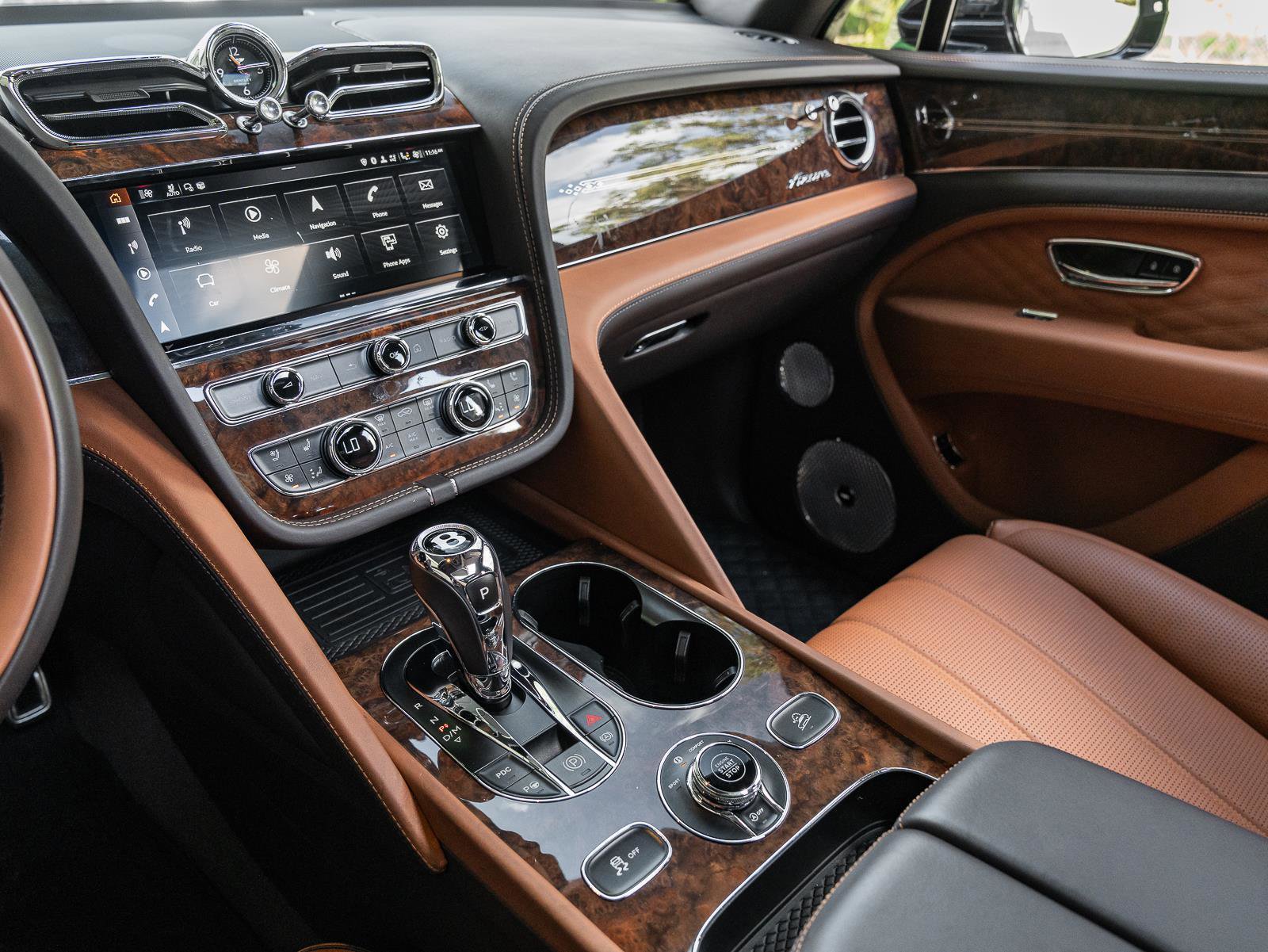 Used 2023 Bentley Bentayga Extended Wheelbase AWD/4WD image 10