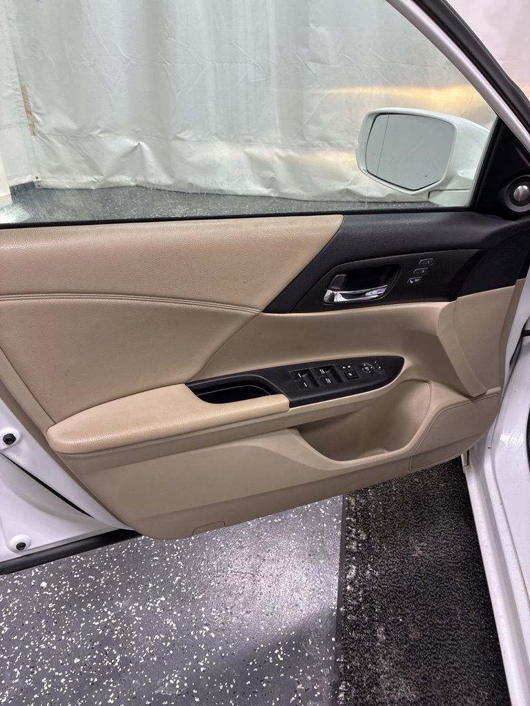 Used 2015 Honda Accord EX-L image 11