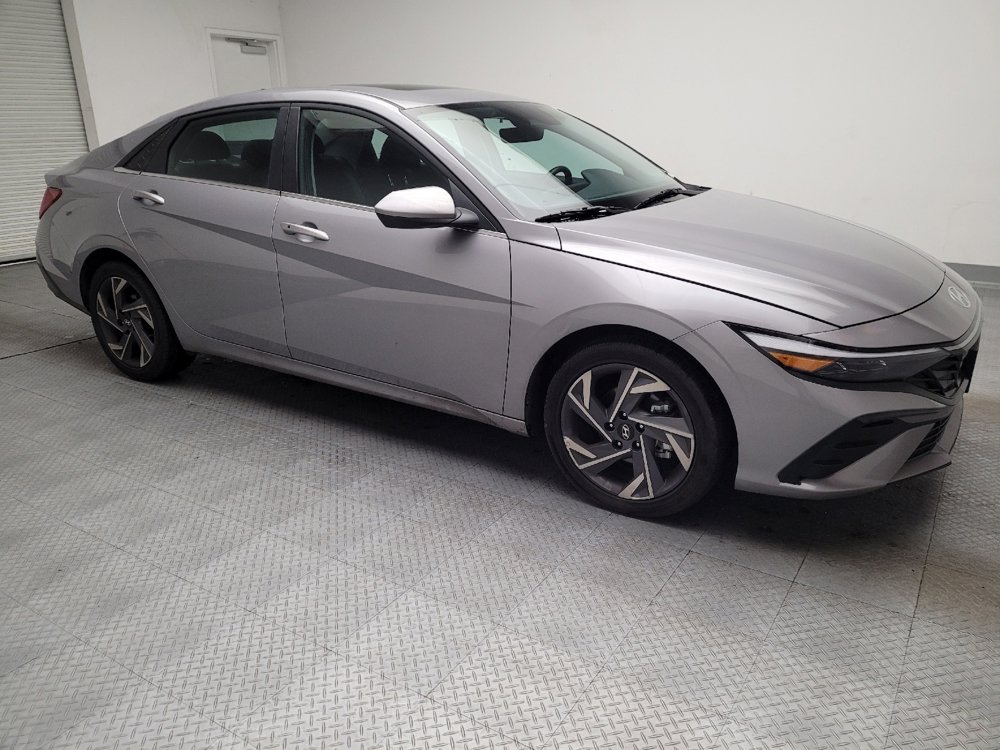 Used 2025 Hyundai Elantra SEL image 11