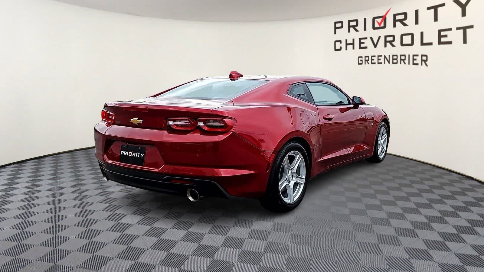 Used 2024 Chevrolet Camaro LT RWD image 8