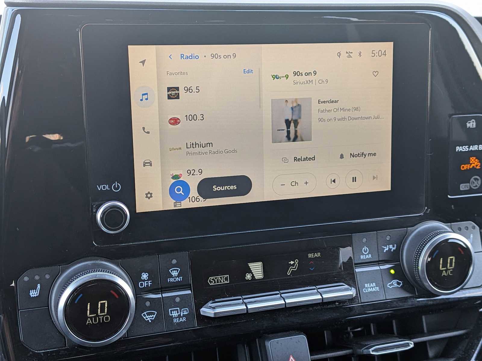 Used 2023 Toyota Highlander XLE AWD/4WD image 28