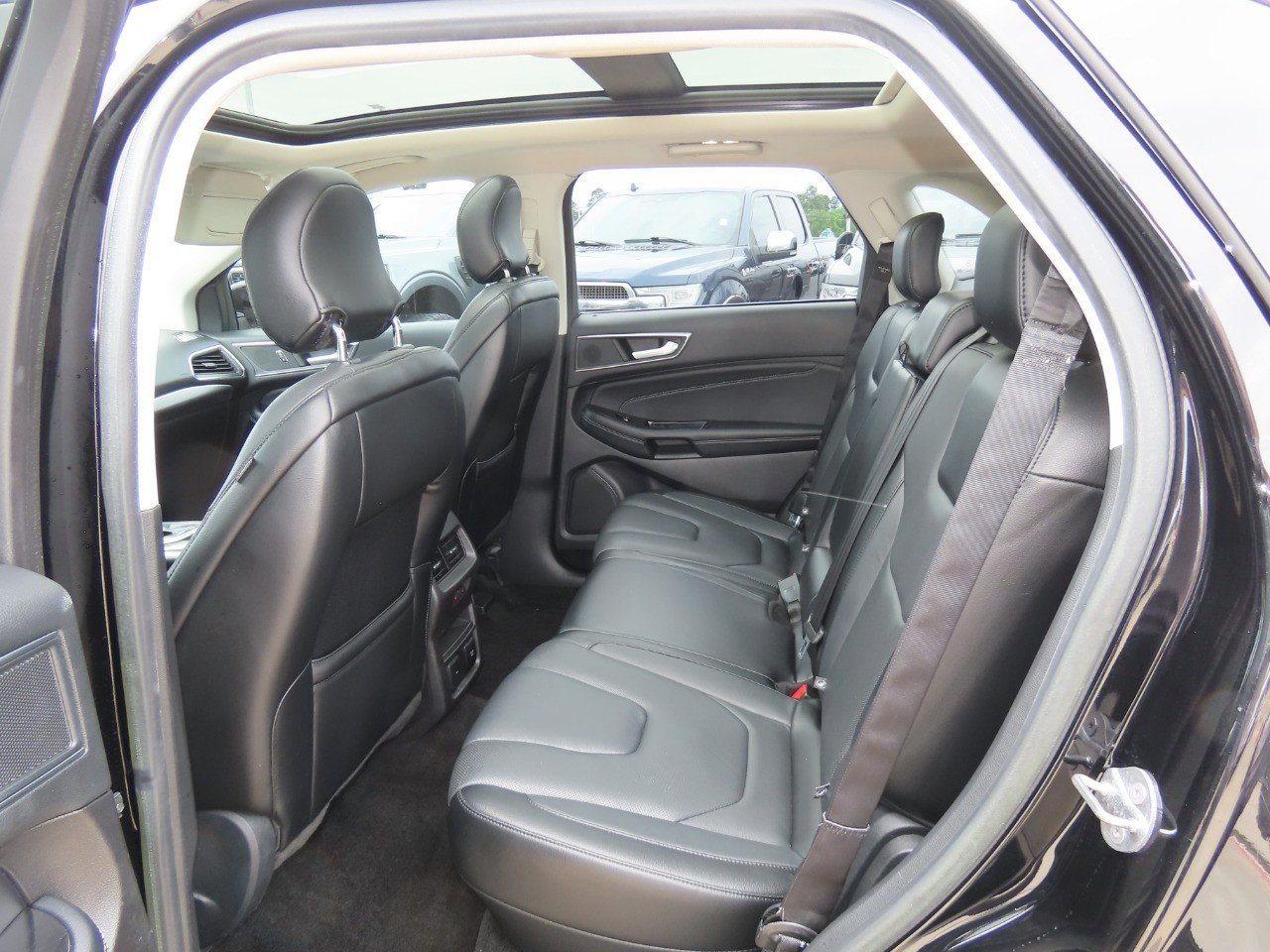 Used 2017 Ford Edge Titanium w/ Equipment Group 302A FWD image 21