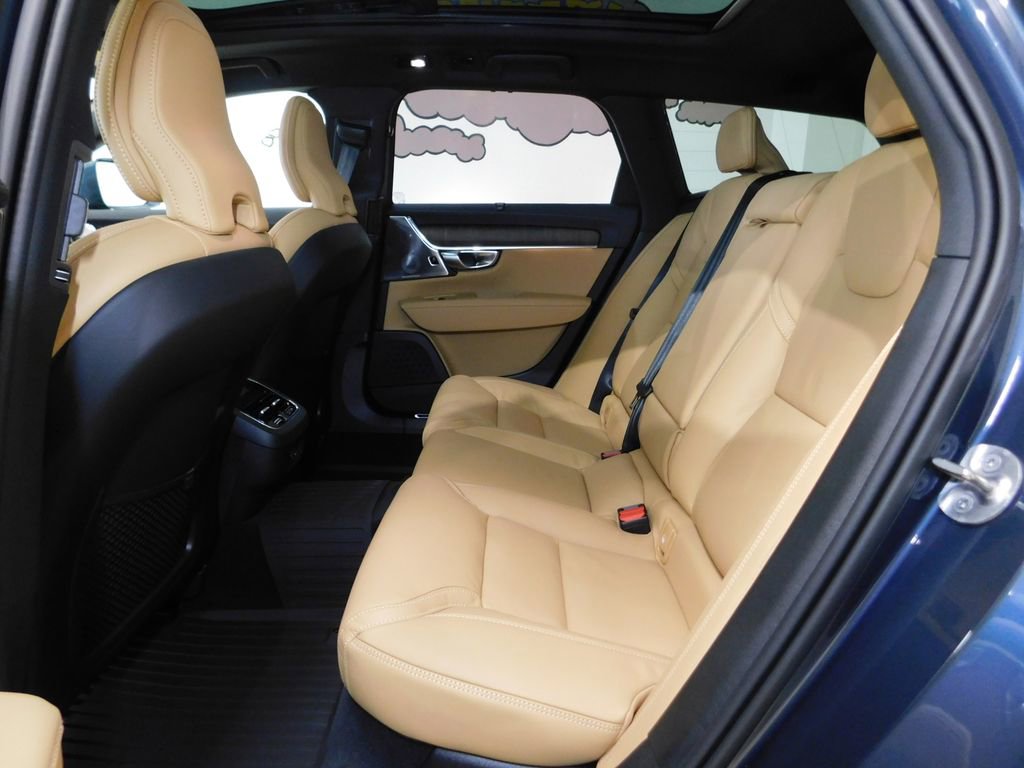 Used 2026 Volvo V90 B6 Cross Country Ultra image 79