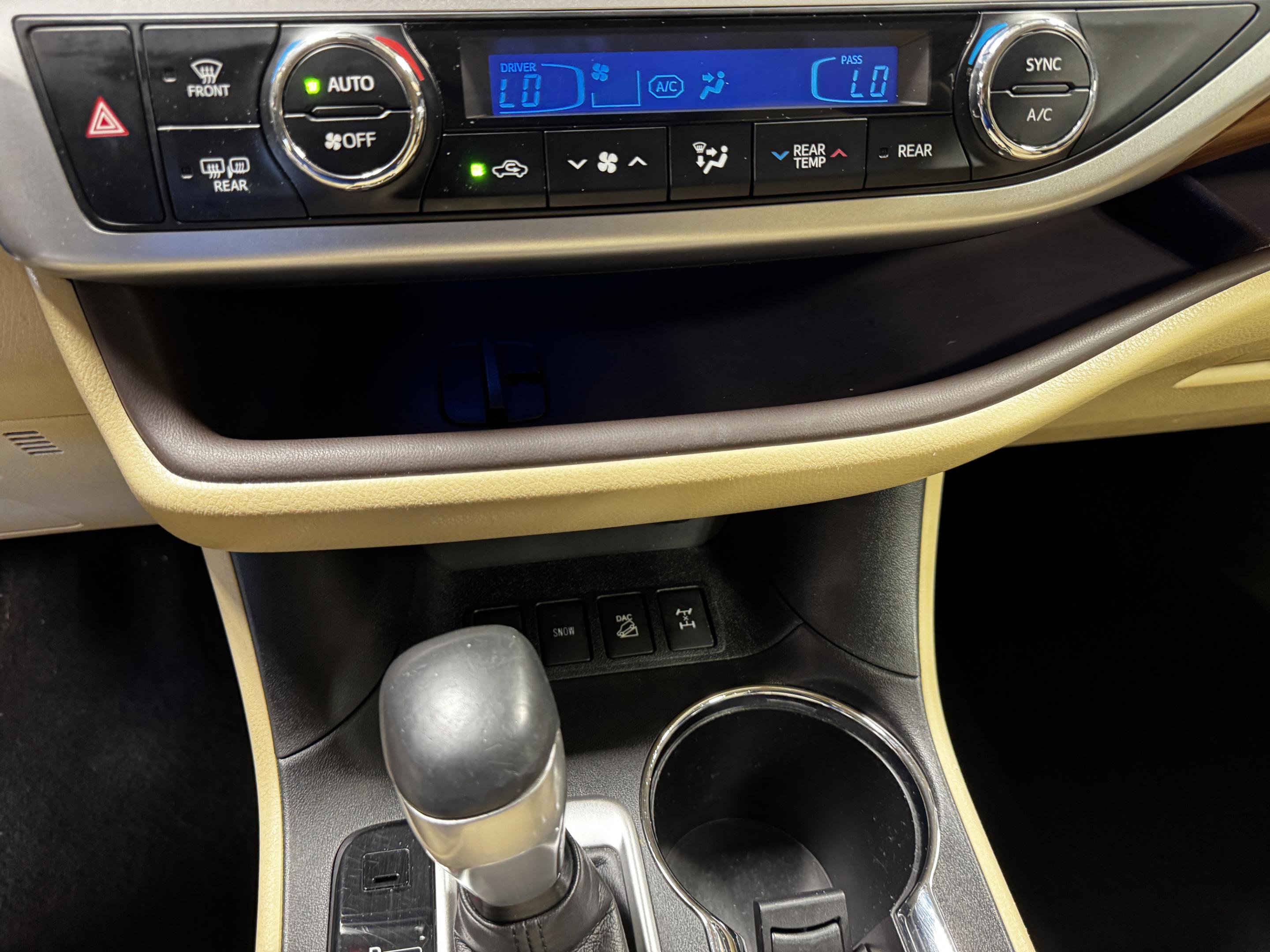 Used 2017 Toyota Highlander Limited AWD/4WD image 27