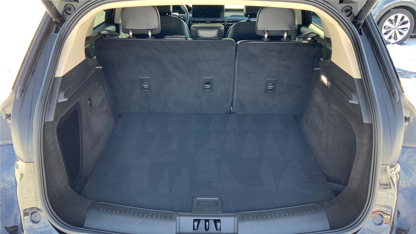 Used 2023 Lincoln Corsair AWD w/ Towing Package image 12