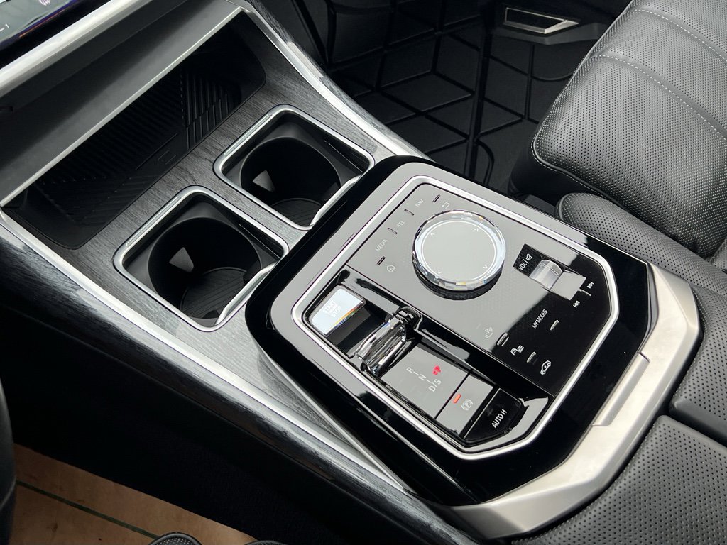 Used 2023 BMW 760i xDrive image 21