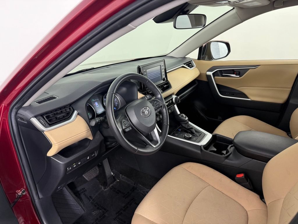 Used 2020 Toyota RAV4 XLE w/ Convenience Package AWD/4WD image 12