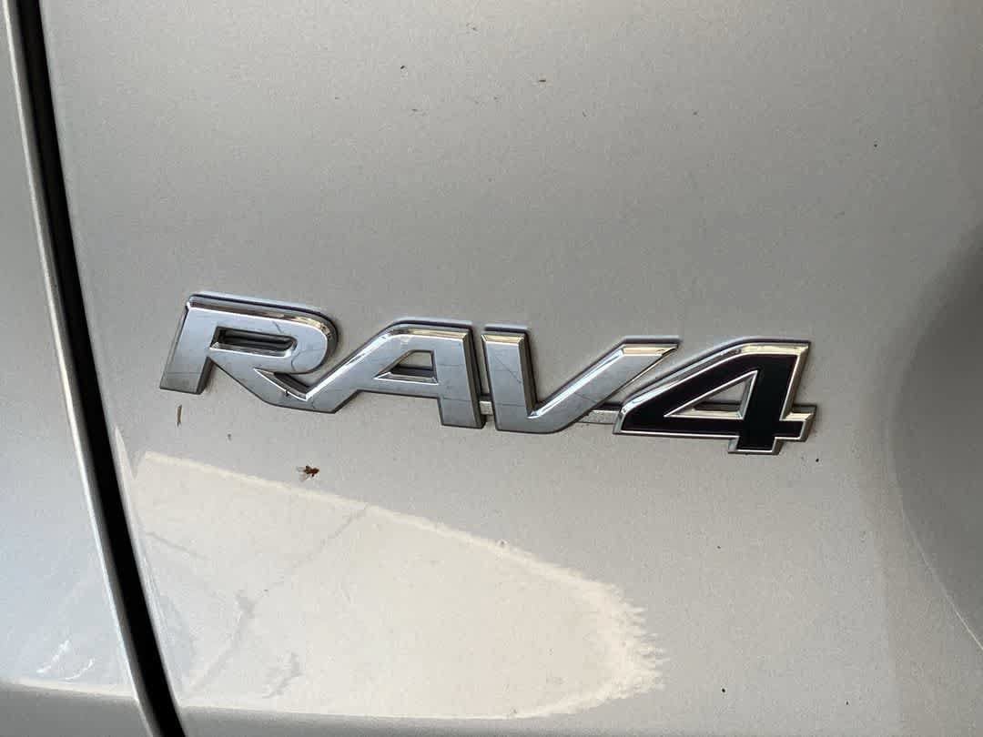 Used 2025 Toyota RAV4 XLE AWD/4WD image 11