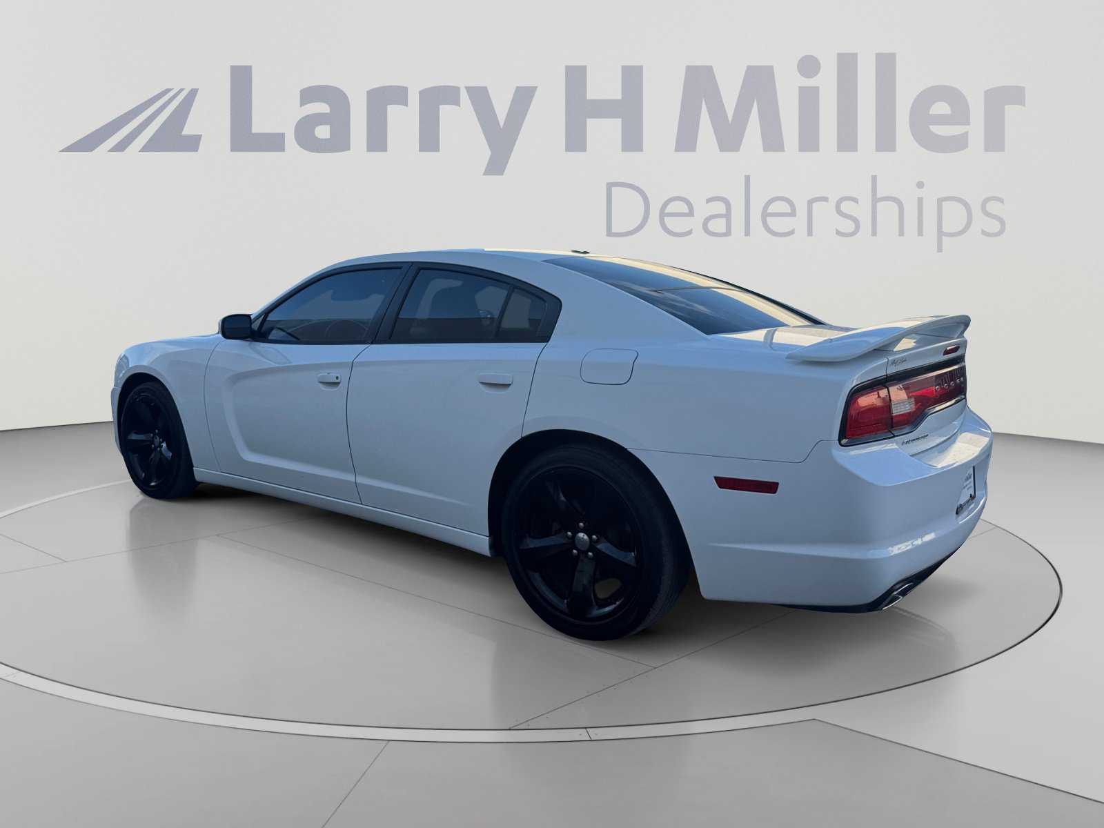 Used 2013 Dodge Charger SXT w/ Blacktop Pkg RWD image 3