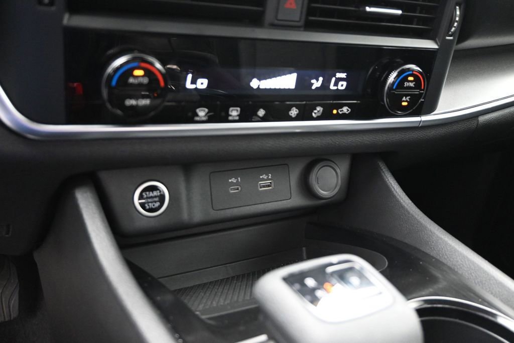 Used 2023 Nissan Rogue SV AWD/4WD image 22