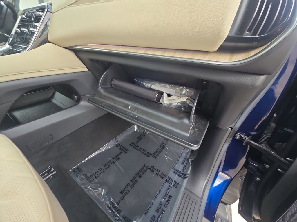 Used 2025 Nissan Armada Platinum image 18