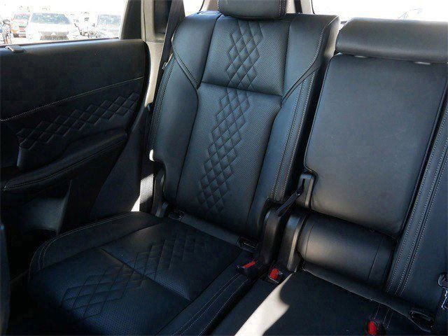 Used 2025 Mitsubishi Outlander SEL Black Edition image 13