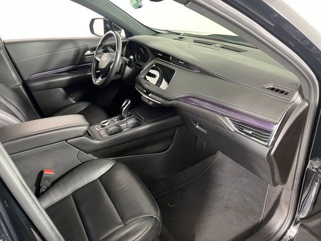 Used 2023 Cadillac XT4 Luxury w/ Cold Weather Package AWD/4WD image 46