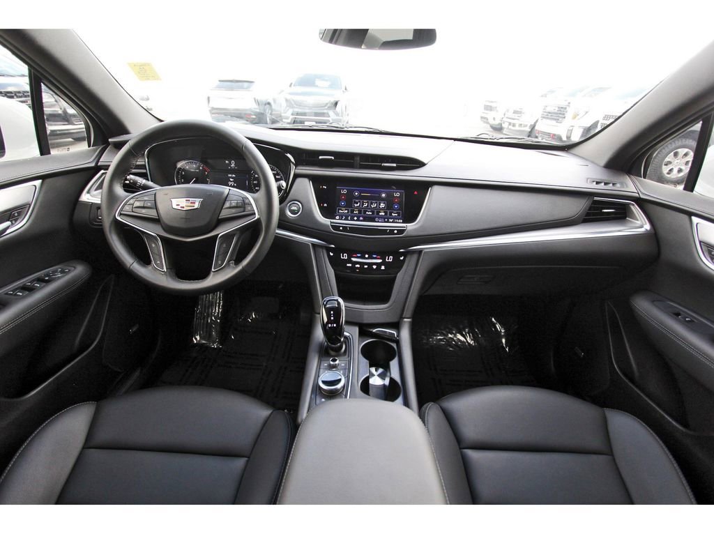 Certified 2025 Cadillac XT5 Luxury image 9