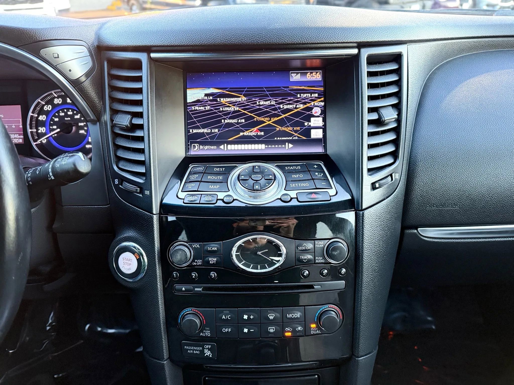 Used 2017 INFINITI QX70 3.7 w/ Limited Package AWD/4WD image 33