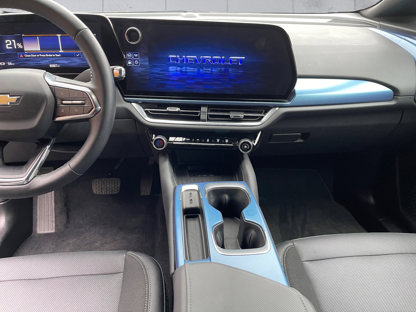 Used 2025 Chevrolet Equinox EV LT w/ Convenience Package image 11