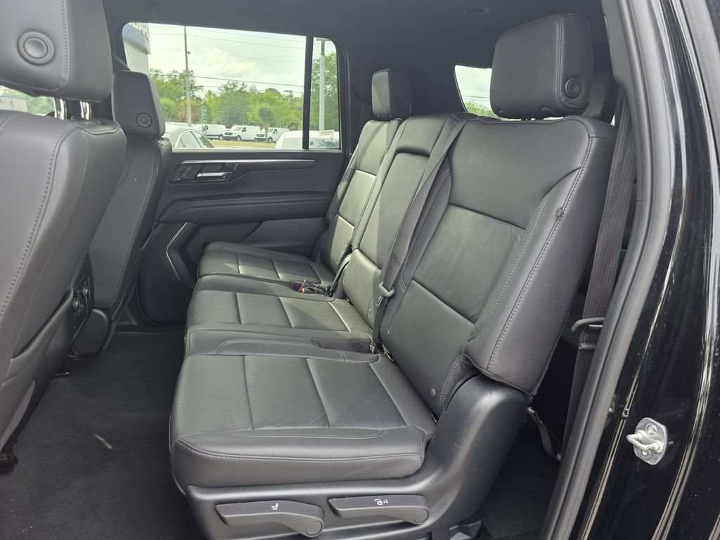 Used 2025 Chevrolet Suburban Z71 AWD/4WD image 16