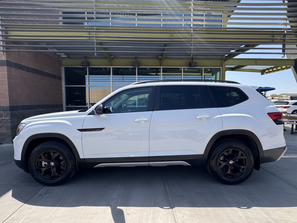 Used 2024 Volkswagen Atlas Peak Edition SE AWD/4WD image 5