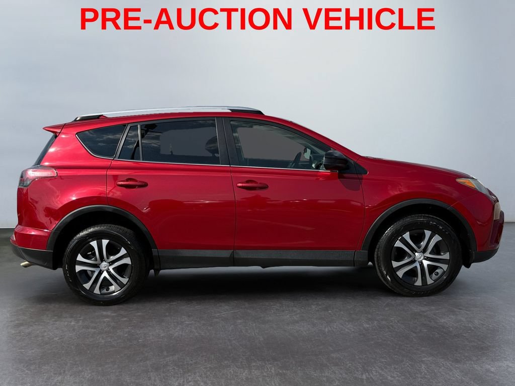 Used 2016 Toyota RAV4 LE AWD/4WD image 2