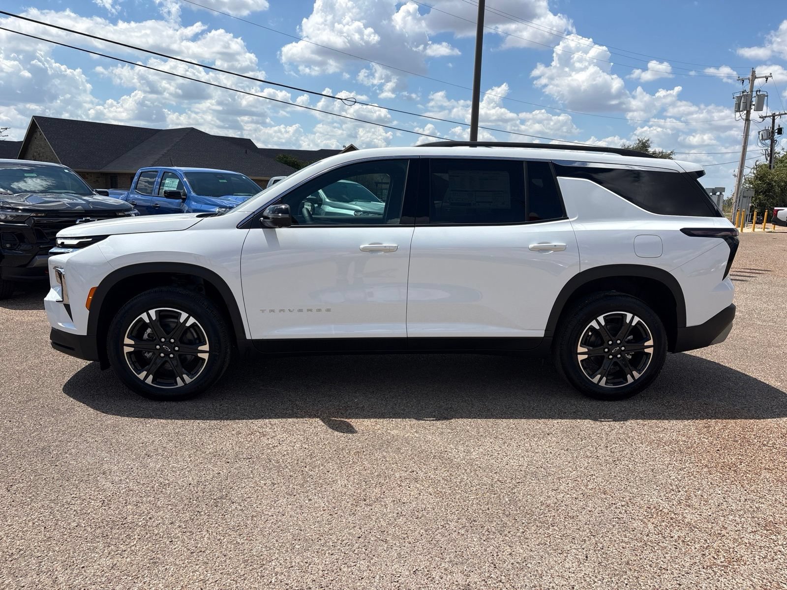 New 2027 Chevrolet Traverse LT w/ Sun and Wheel Package FWD image 2