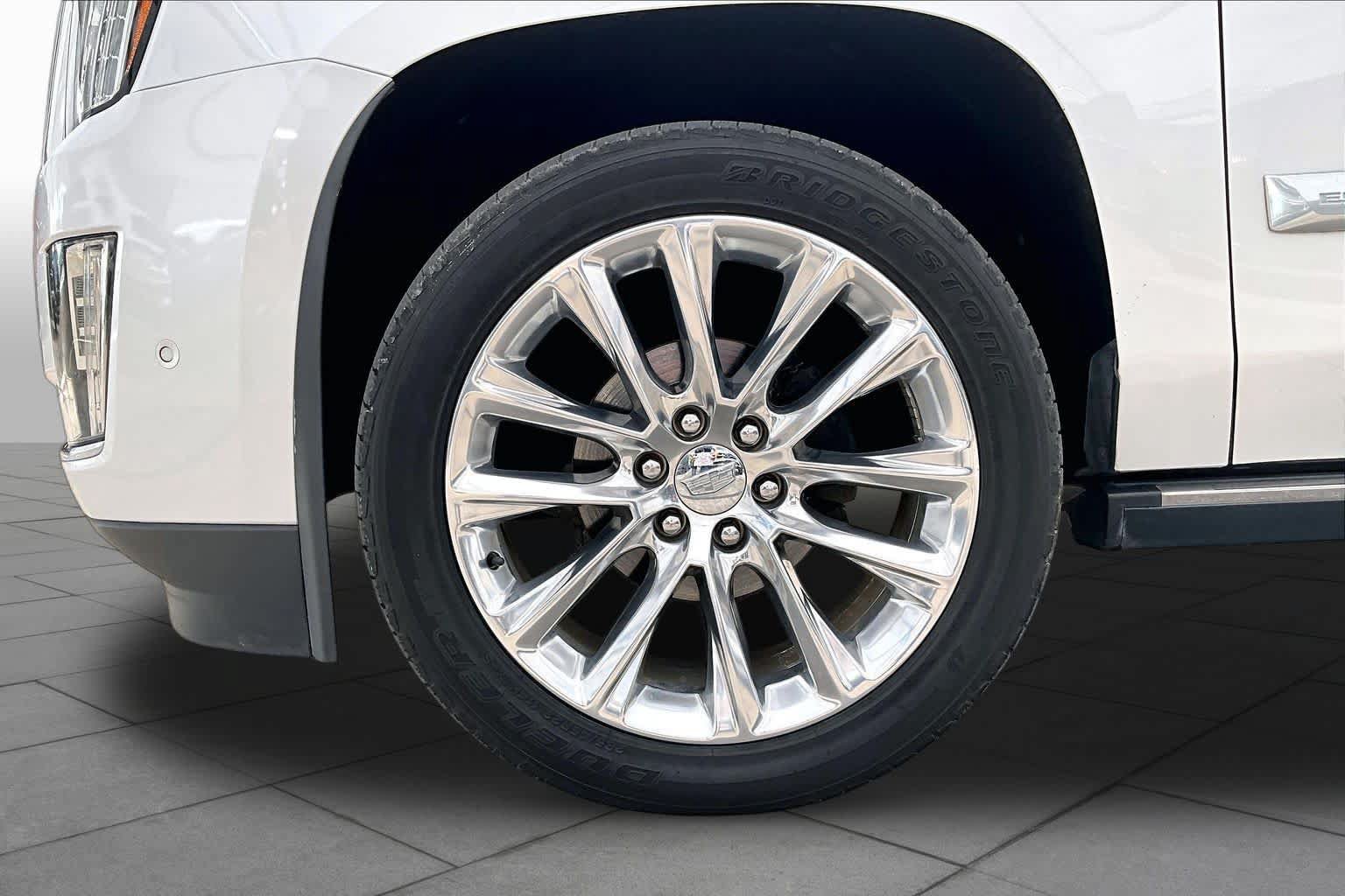 Used 2020 Cadillac Escalade Premium Luxury RWD image 11