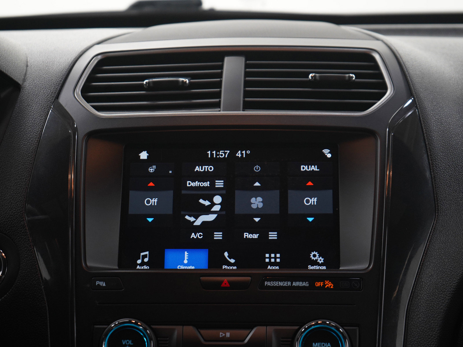 Used 2018 Ford Explorer XLT w/ Equipment Group 202A AWD/4WD image 13