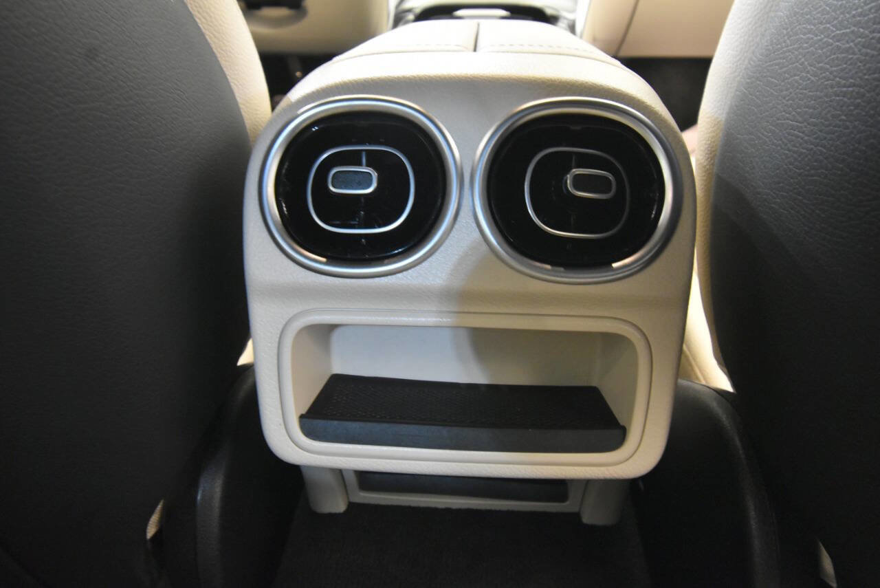 Used 2023 Mercedes-Benz C 300 4MATIC Sedan image 23