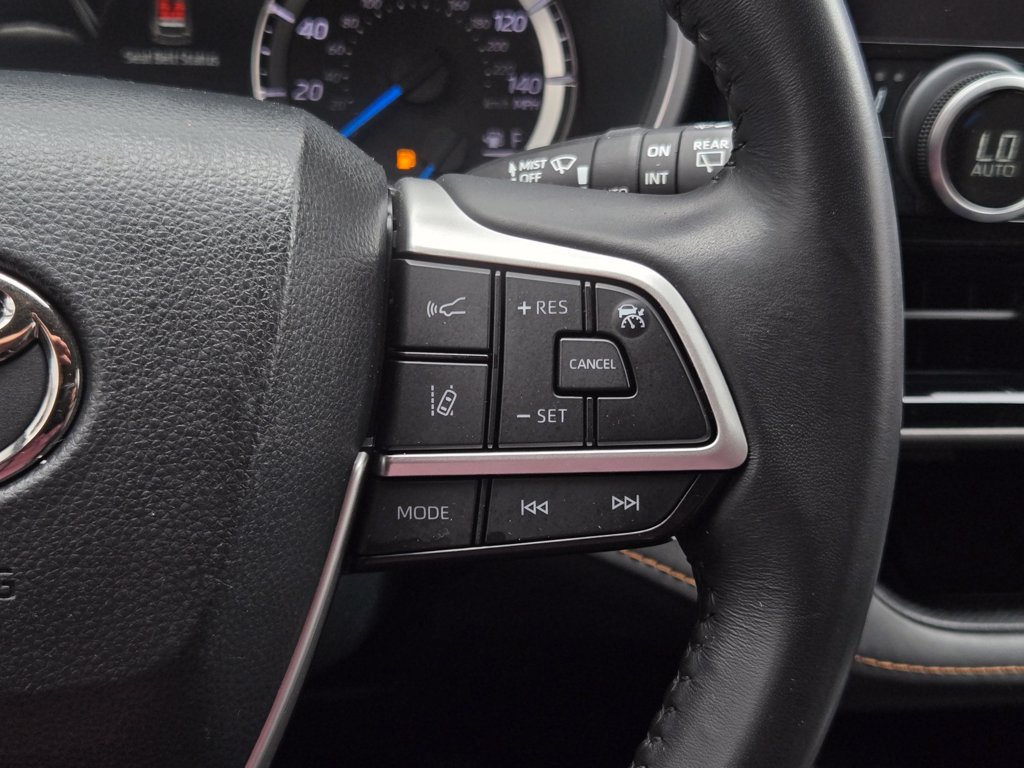 Used 2023 Toyota Highlander Bronze Edition AWD/4WD image 23