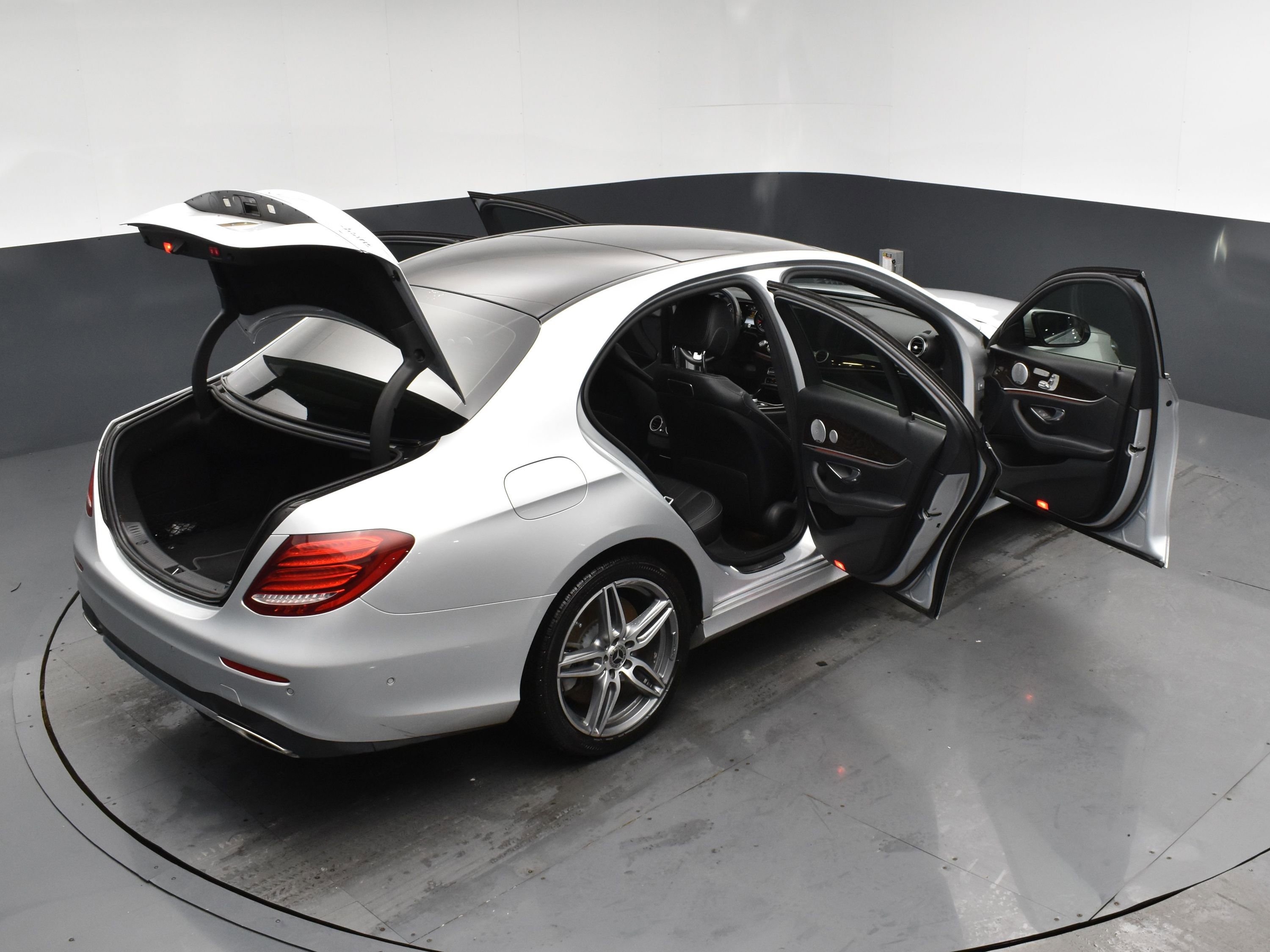 Used 2019 Mercedes-Benz E 450 4MATIC Sedan w/ Driver Assistance Package image 26
