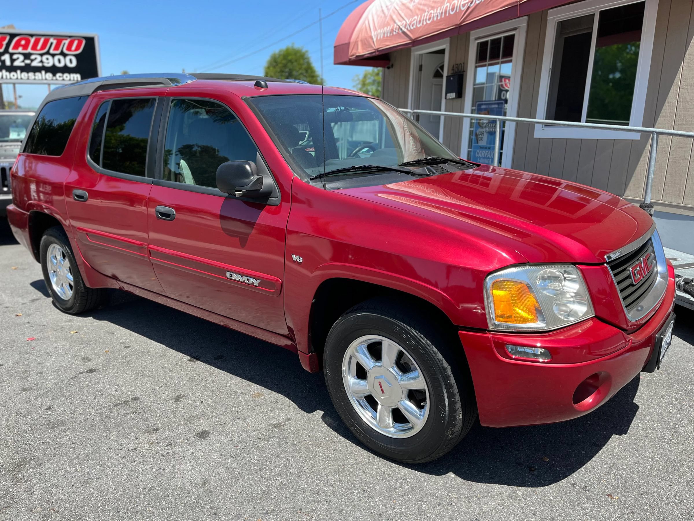 Used 2004 GMC Envoy XUV SLE w/ 1SB Preferred Equipment Group RWD image 1