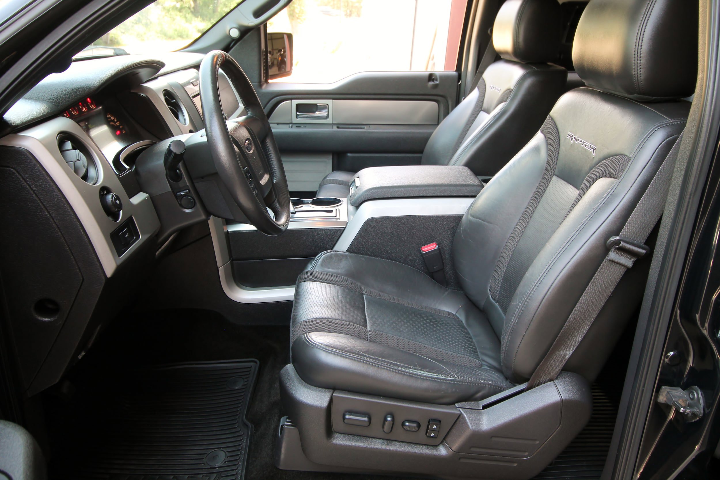 Used 2014 Ford F150 Raptor w/ Equipment Group 801A Luxury AWD/4WD image 21
