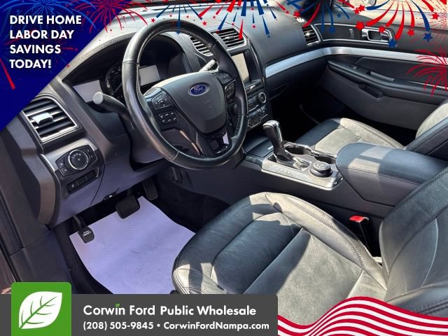 Used 2017 Ford Explorer XLT w/ Equipment Group 202A AWD/4WD image 12