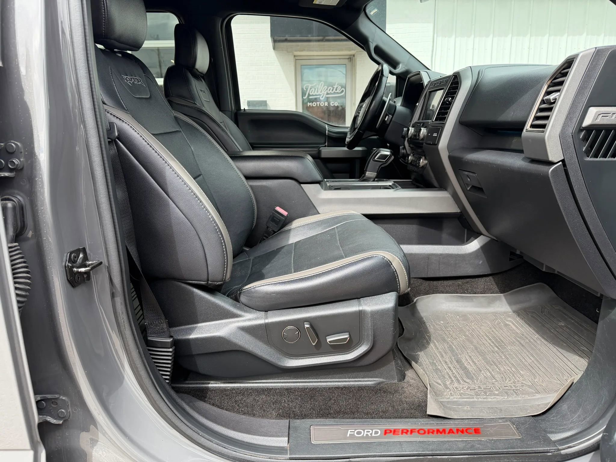 Used 2018 Ford F150 Raptor w/ Equipment Group 802A Luxury image 12