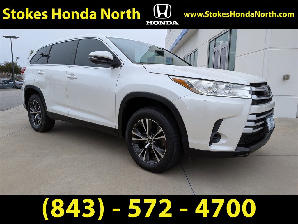 Used 2019 Toyota Highlander LE image 2