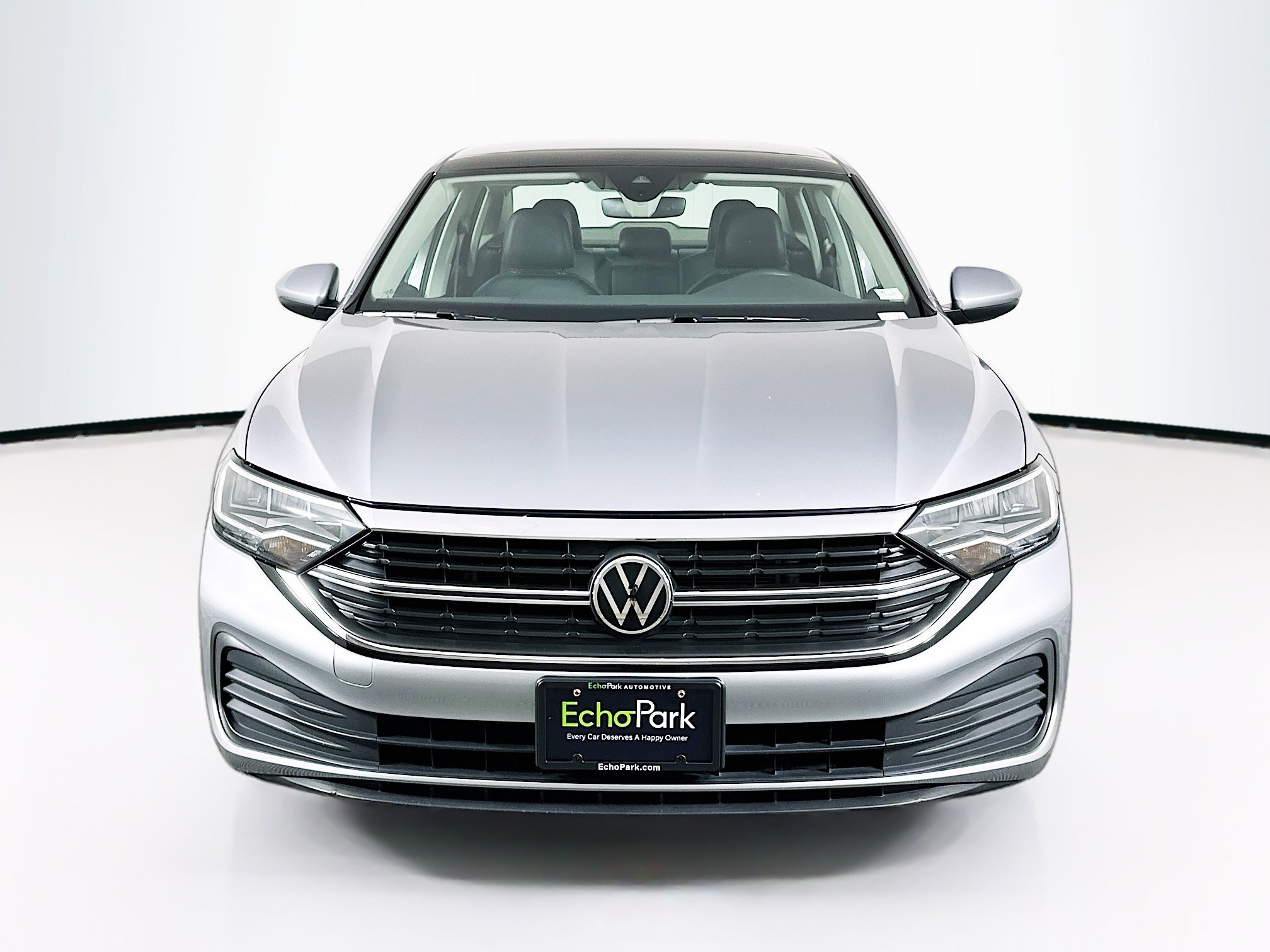 Used 2024 Volkswagen Jetta SE image 2