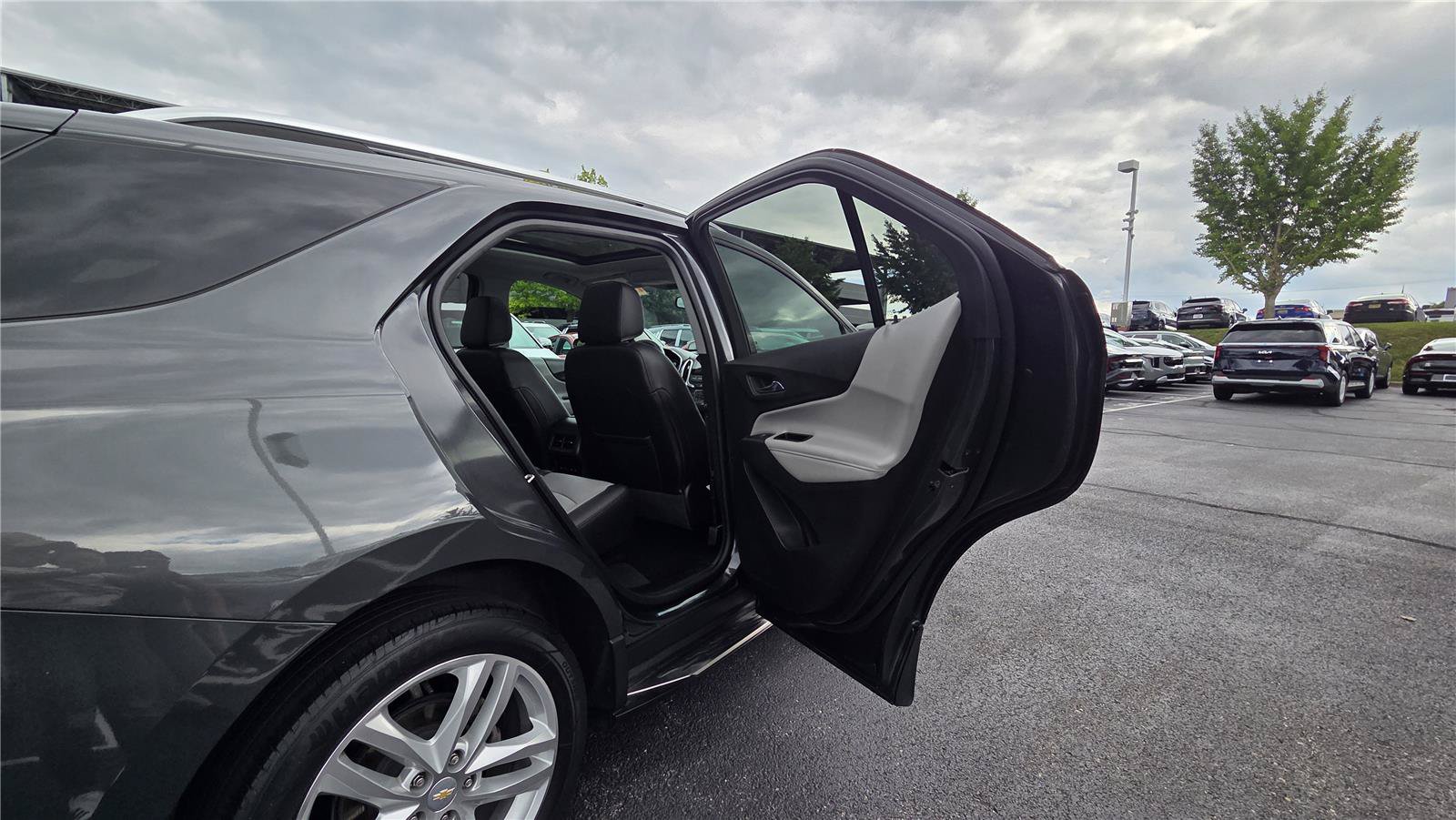 Used 2018 Chevrolet Equinox Premier AWD/4WD image 33