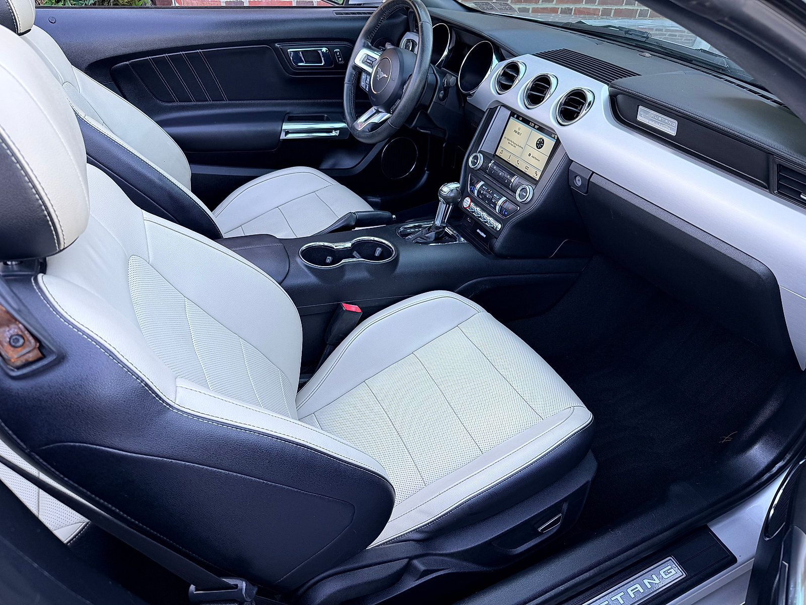 Used 2017 Ford Mustang Premium RWD image 16