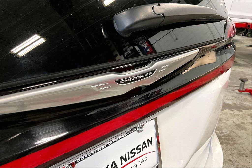 Used 2024 Chrysler Pacifica Touring-L FWD image 31