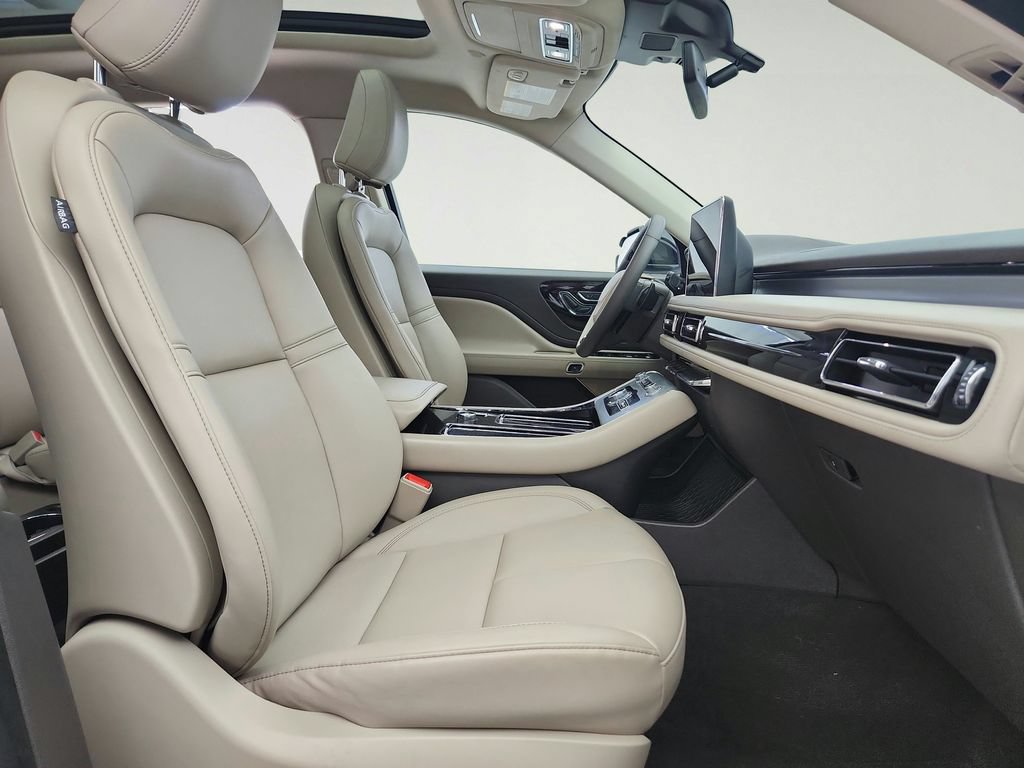 Used 2023 Lincoln Aviator AWD w/ Premium Package image 28