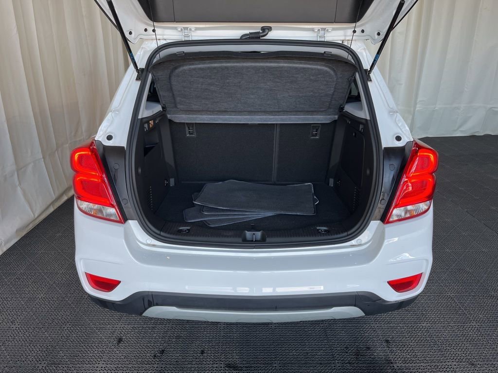 Used 2022 Chevrolet Trax LT w/ LT Convenience Package image 21