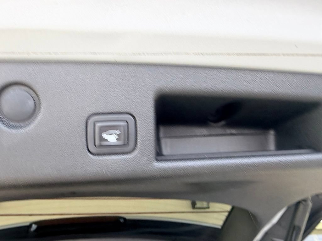 Used 2019 Chevrolet Equinox Premier FWD image 33