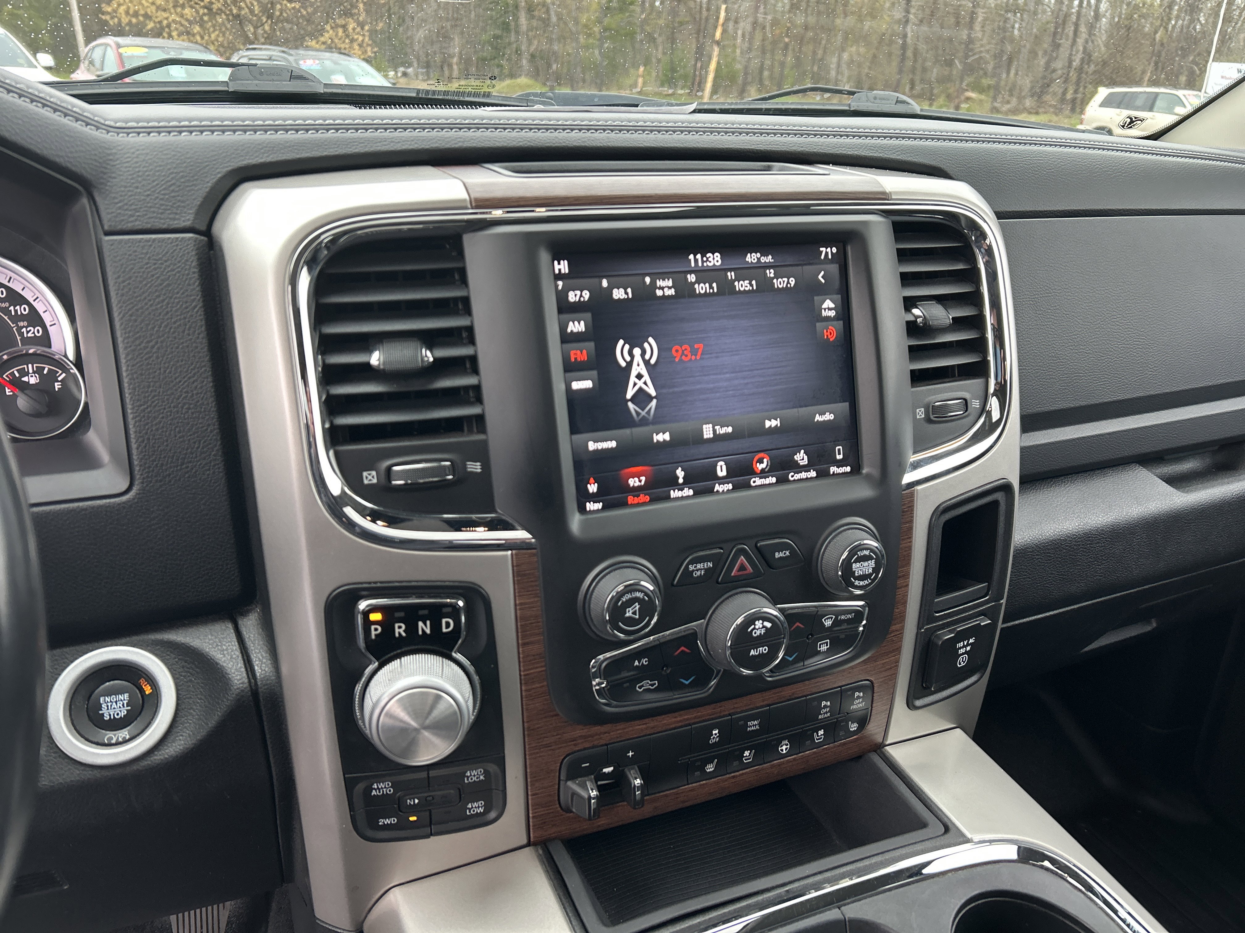 Used 2018 RAM 1500 Laramie AWD/4WD image 16