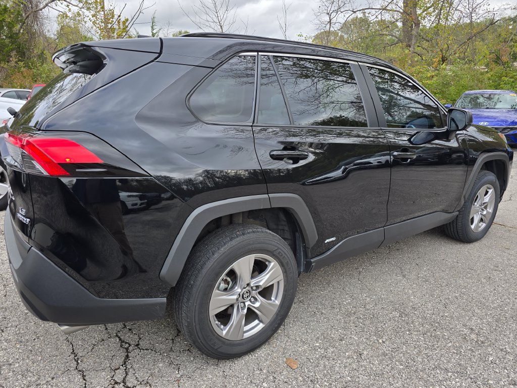 Used 2024 Toyota RAV4 LE AWD/4WD image 8
