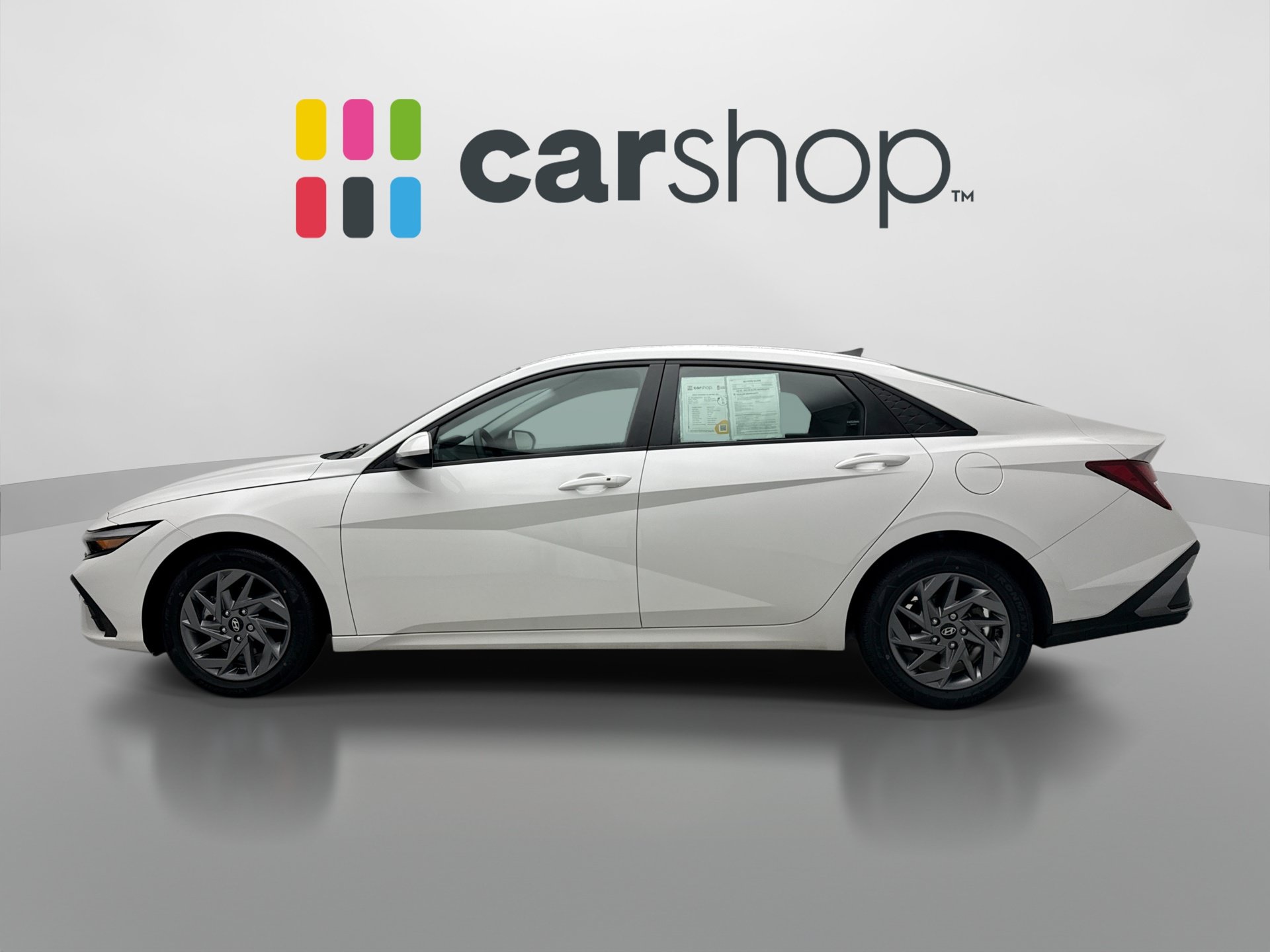 Used 2024 Hyundai Elantra SEL FWD image 2