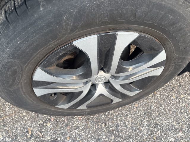 Used 2018 Toyota RAV4 LE image 7
