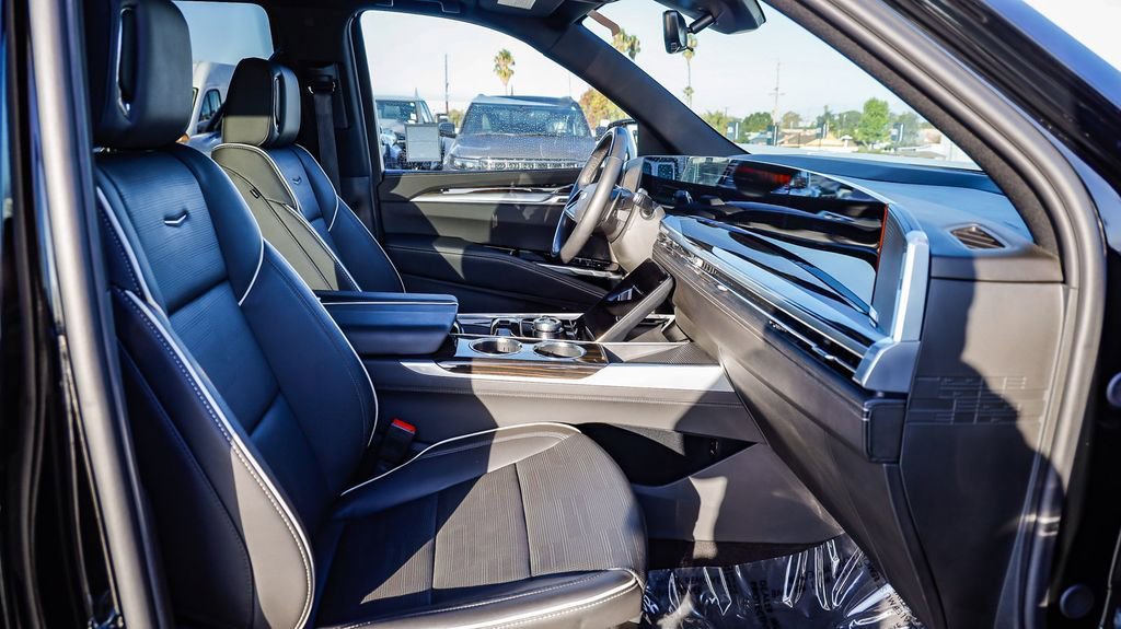 Used 2025 Cadillac Escalade Premium Luxury image 18