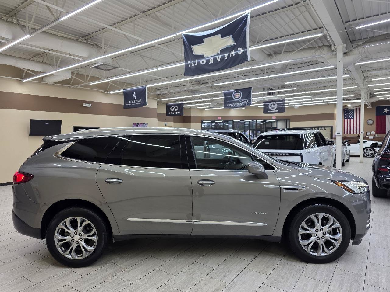 Used 2018 Buick Enclave Avenir w/ Avenir Technology Package FWD image 5